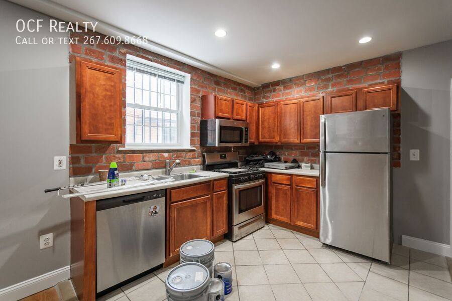 Apartment for rent at 2123 Spring Garden St #2R, Philadelphia, PA 19130