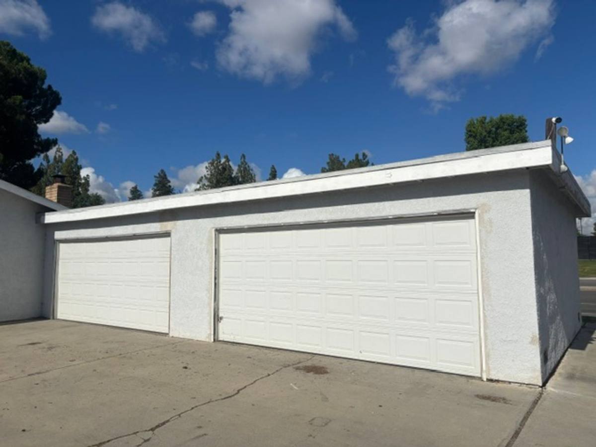 Apartment for rent at 8012 Laurelglen Blvd, Bakersfield, CA 93311