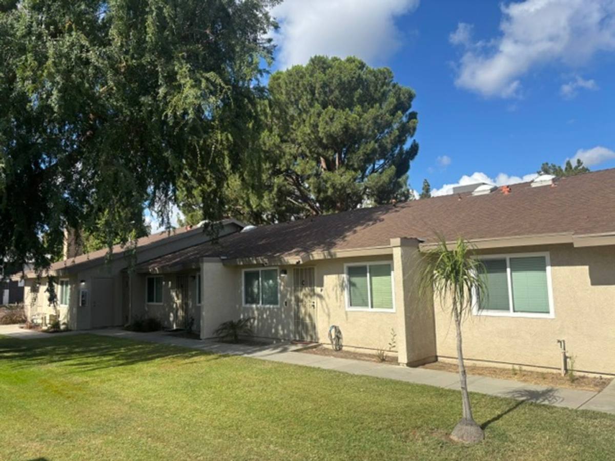 Apartment for rent at 8012 Laurelglen Blvd, Bakersfield, CA 93311