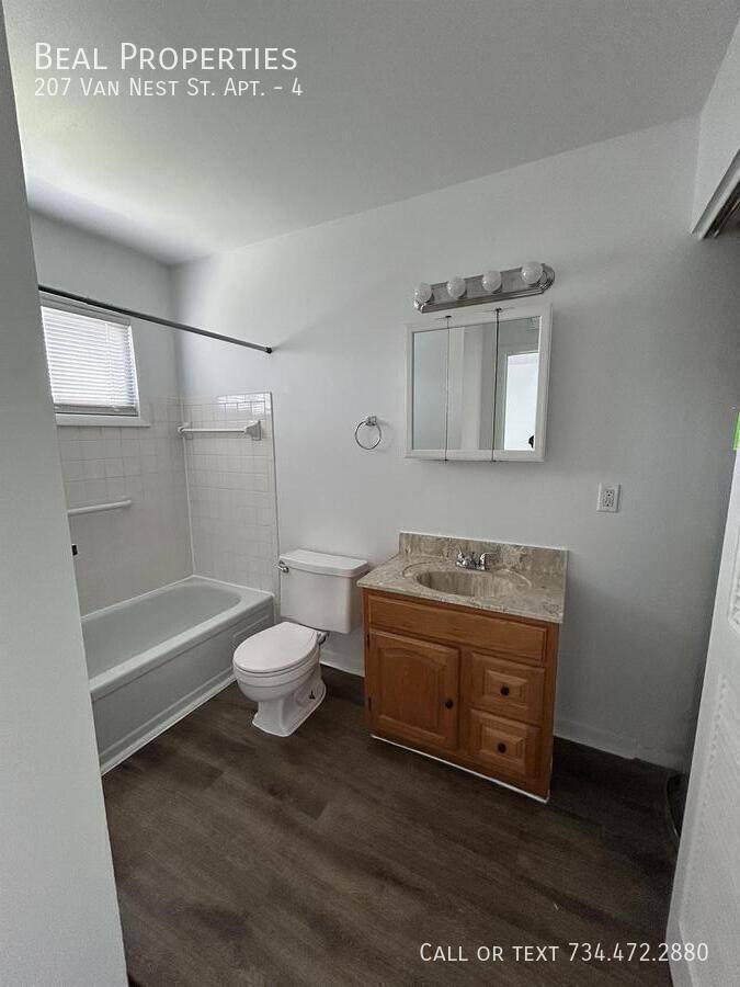 Apartment for rent at 207 Van Nest St, Dundee, MI 48131