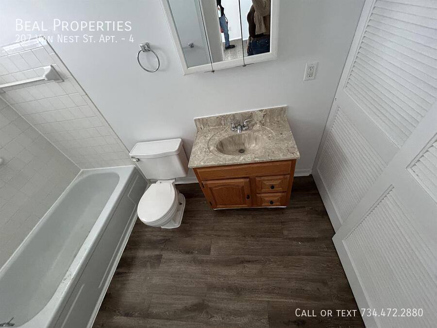 Apartment for rent at 207 Van Nest St, Dundee, MI 48131