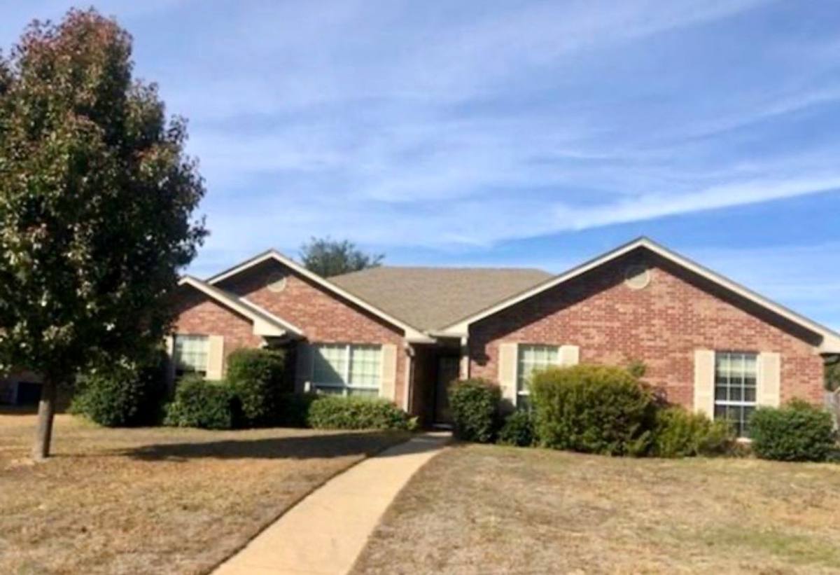 House for rent at 20441 Bluegrass Circle, Flint, TX 75762