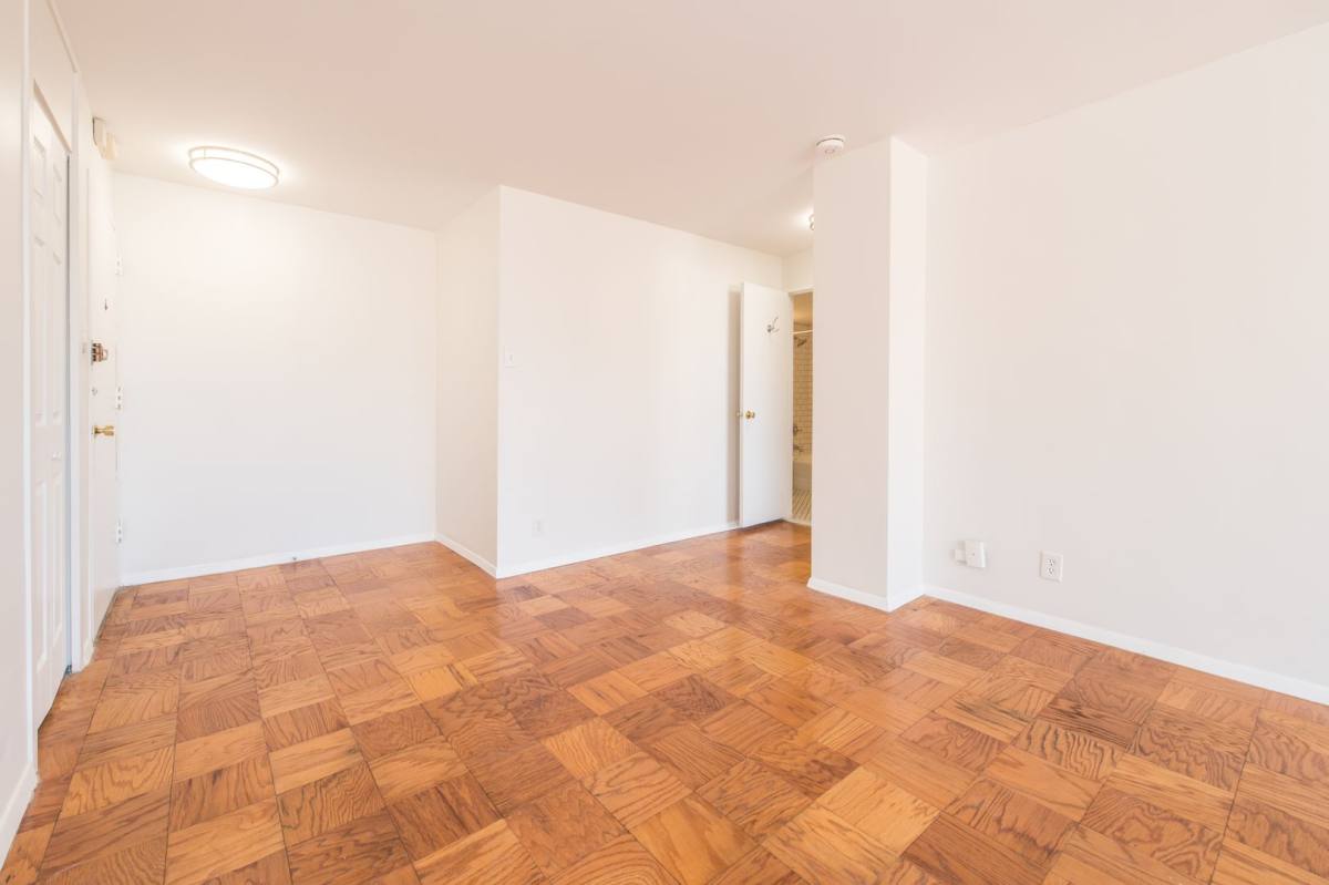 Apartment for rent at 1545 18th St NW, Washington, DC 20036