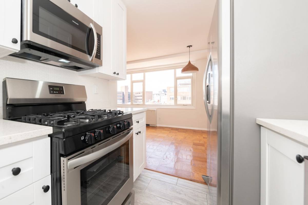Apartment for rent at 1545 18th St NW, Washington, DC 20036