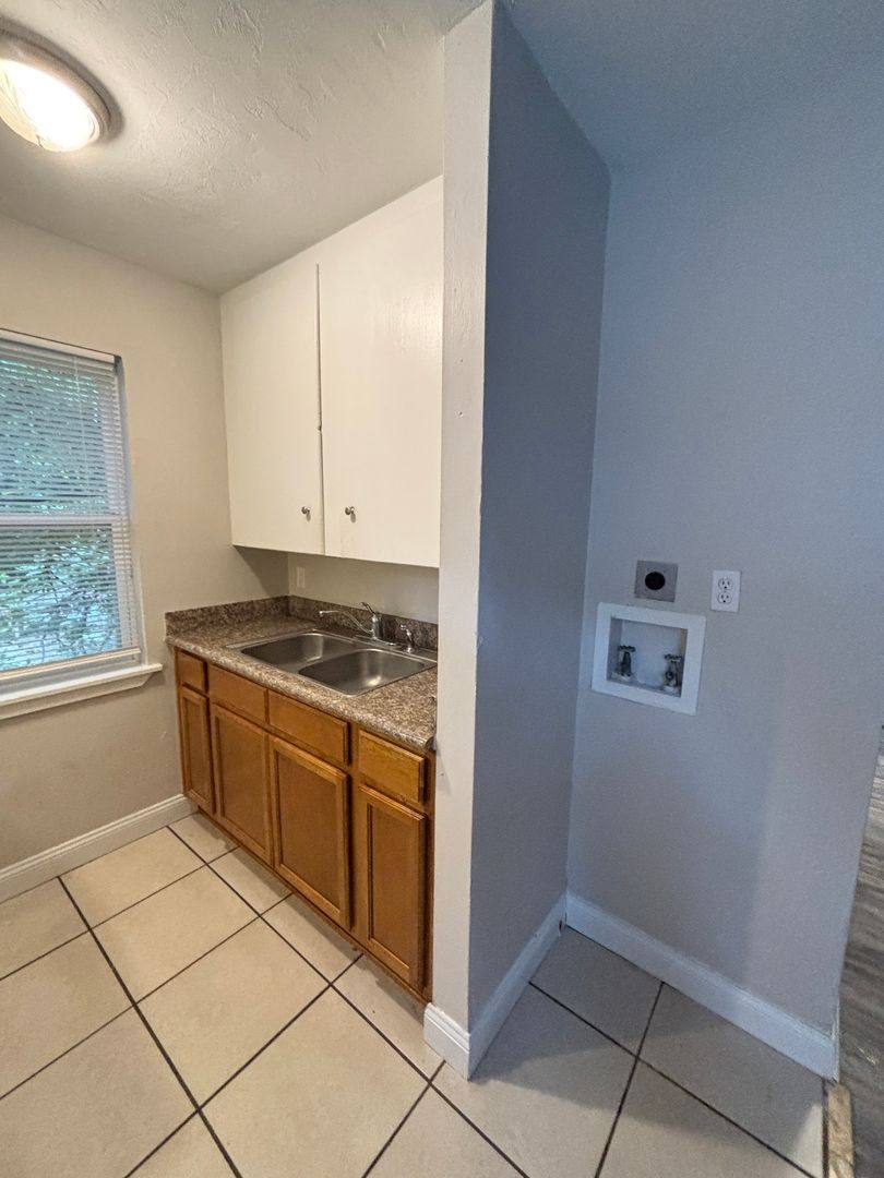 Apartment for rent at 1323 Volusia St, Tallahassee, FL 32304