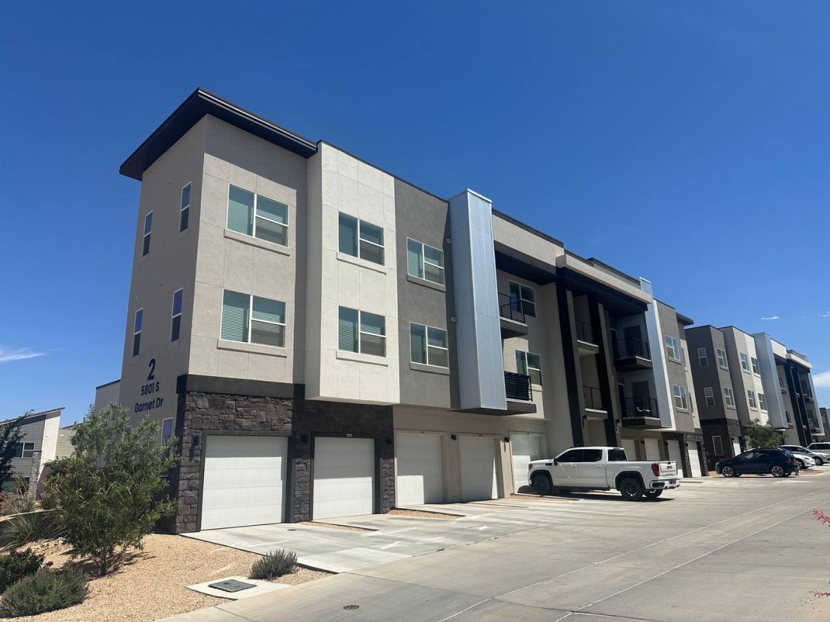 Condo for rent at 5801 Garnet Dr, Saint George, UT 84790