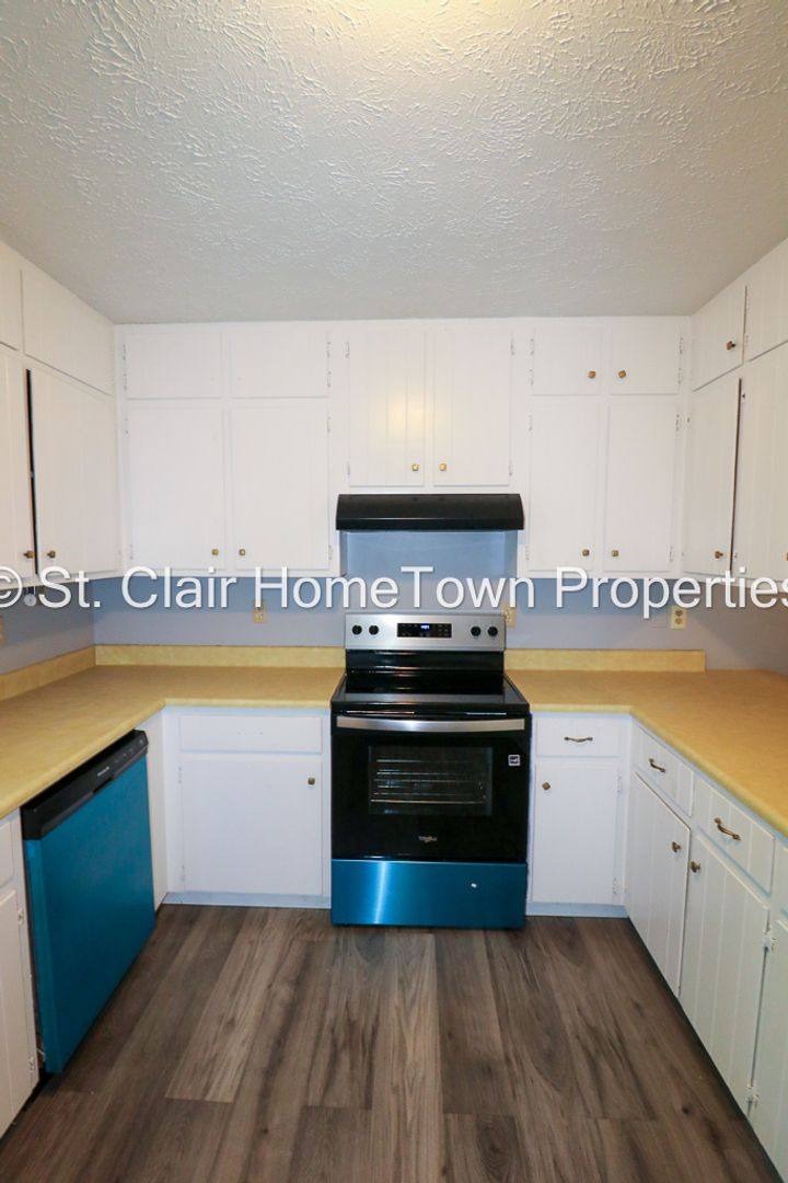Townhouse for rent at 1917 2nd Ave N, Pell City, AL 35125