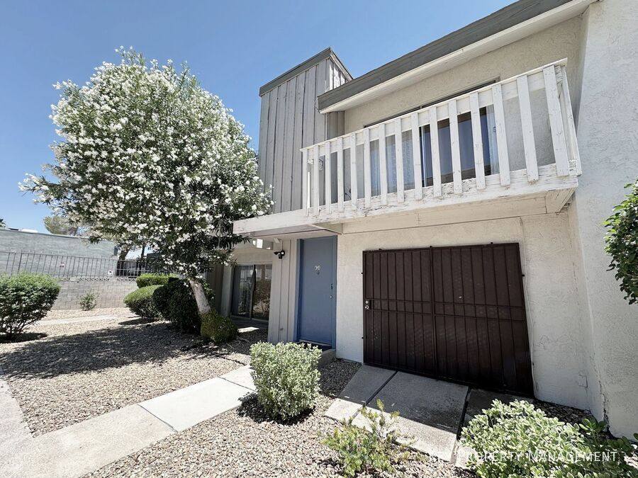 Townhouse for rent at 674 Rolling Green Dr, Las Vegas, NV 89169