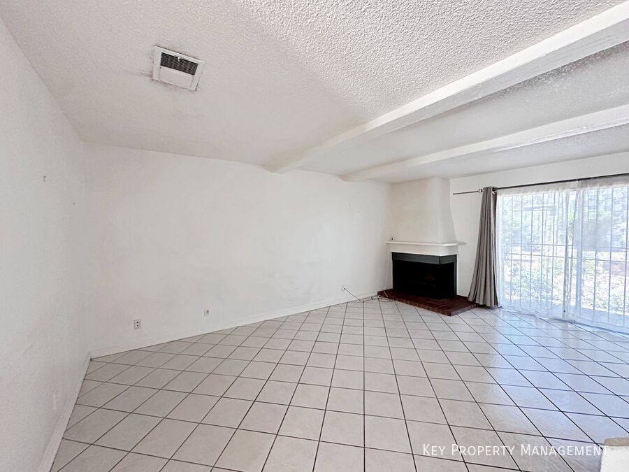 Townhouse for rent at 674 Rolling Green Dr, Las Vegas, NV 89169
