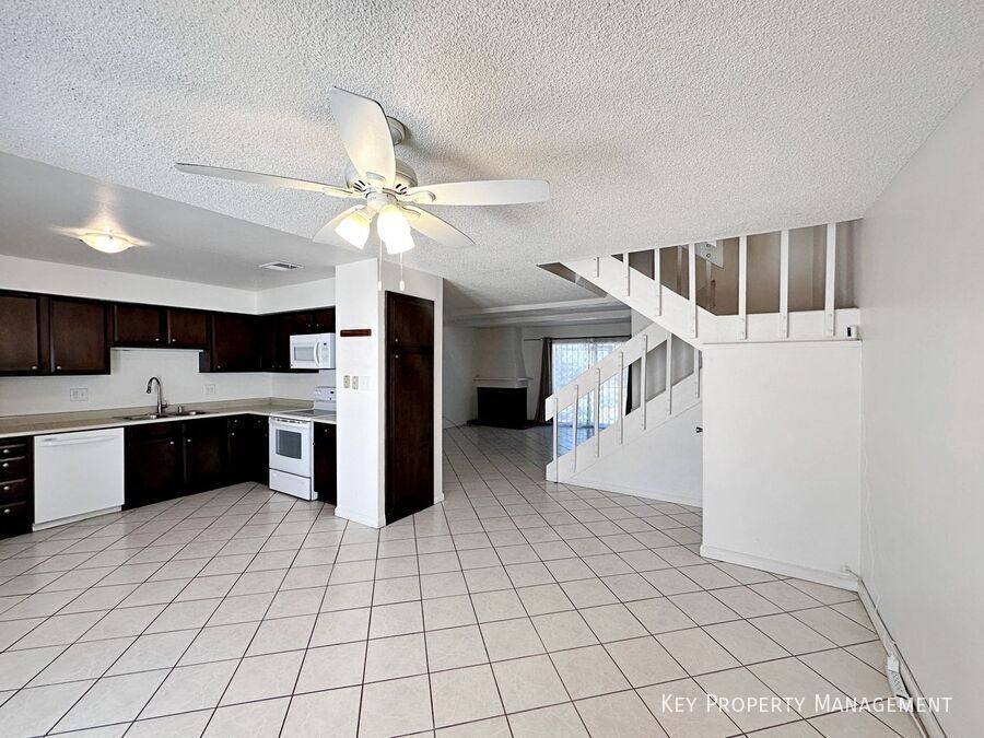 Townhouse for rent at 674 Rolling Green Dr, Las Vegas, NV 89169
