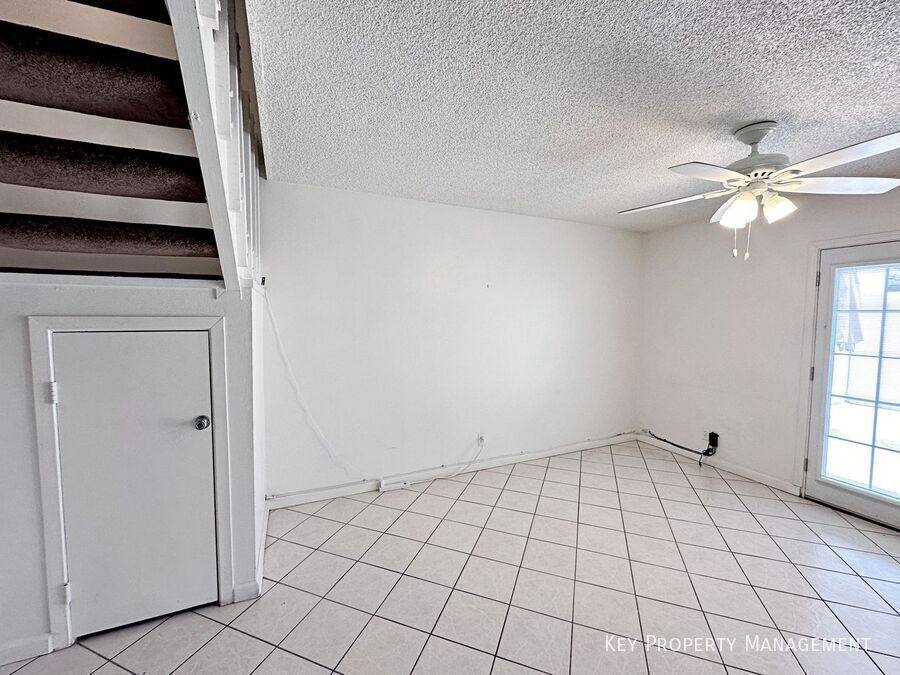 Townhouse for rent at 674 Rolling Green Dr, Las Vegas, NV 89169