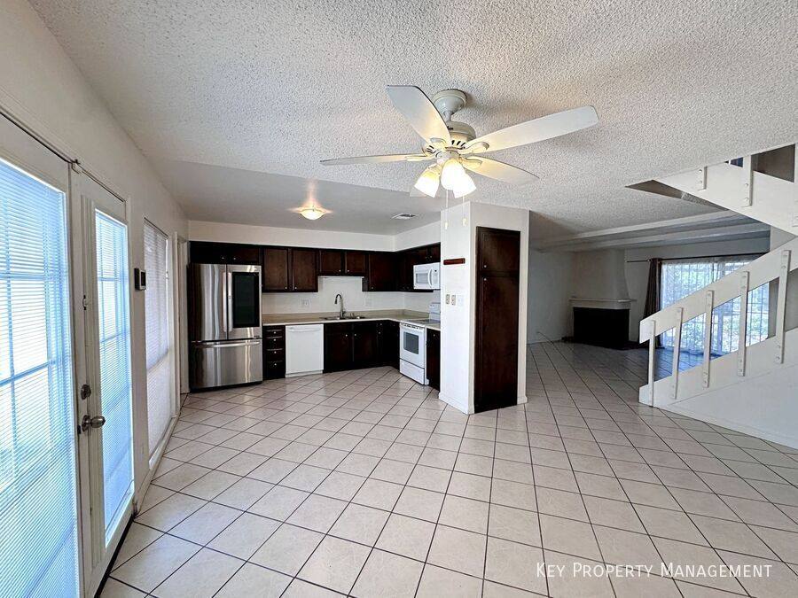 Townhouse for rent at 674 Rolling Green Dr, Las Vegas, NV 89169