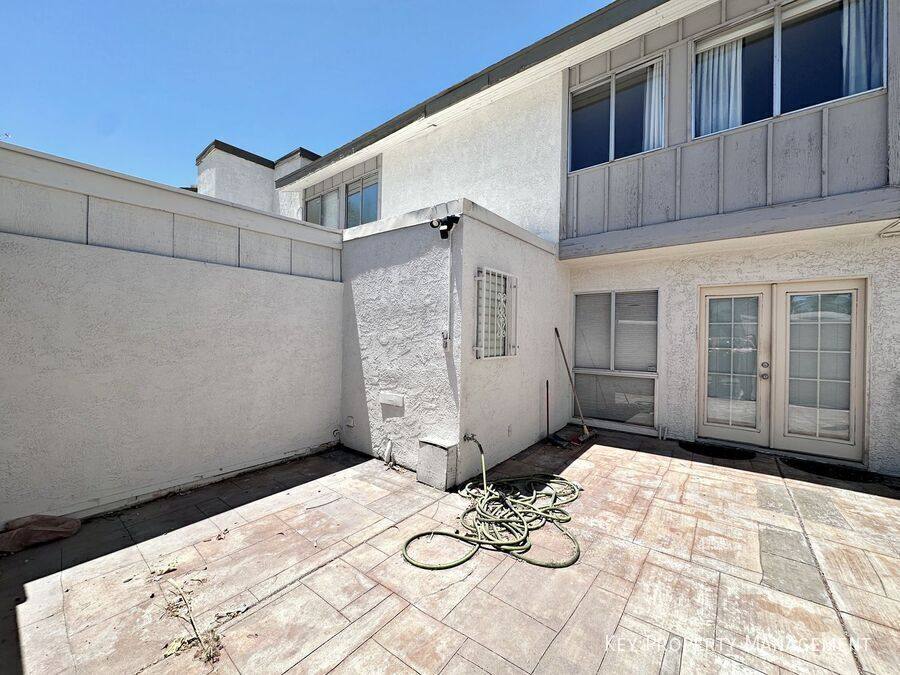 Townhouse for rent at 674 Rolling Green Dr, Las Vegas, NV 89169