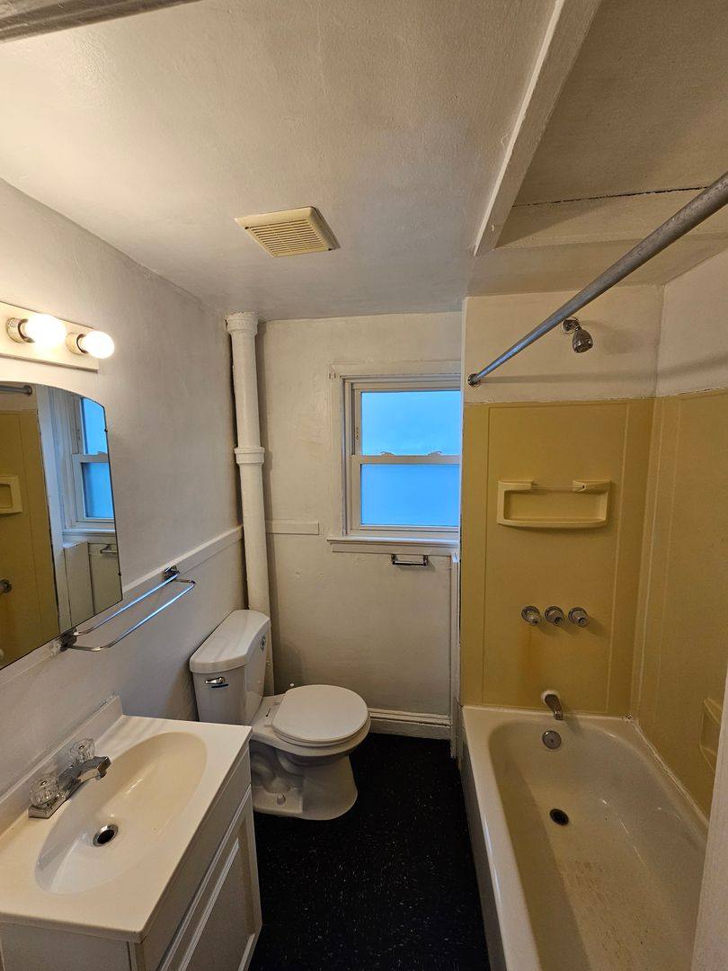 Apartment for rent at 3664 W 48th St, Cleveland, OH 44102