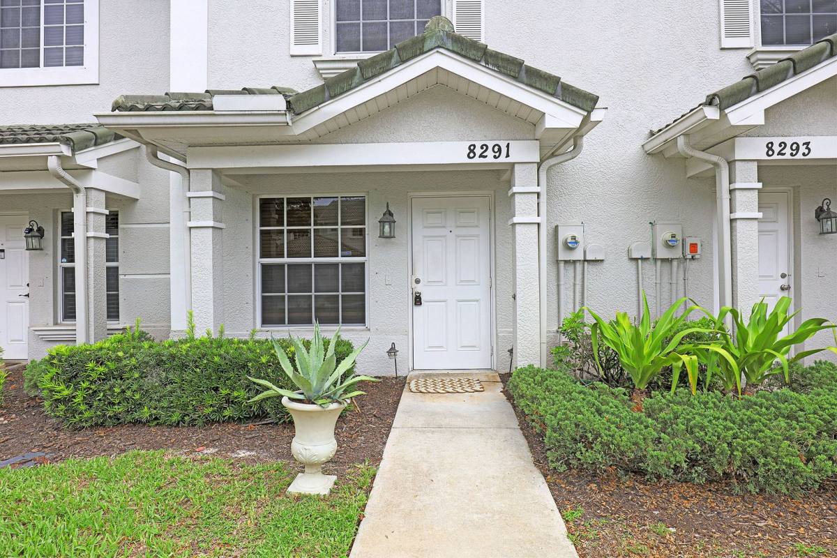Apartment for rent at 8291 Pacific Beach Dr, Fort Myers, FL 33966