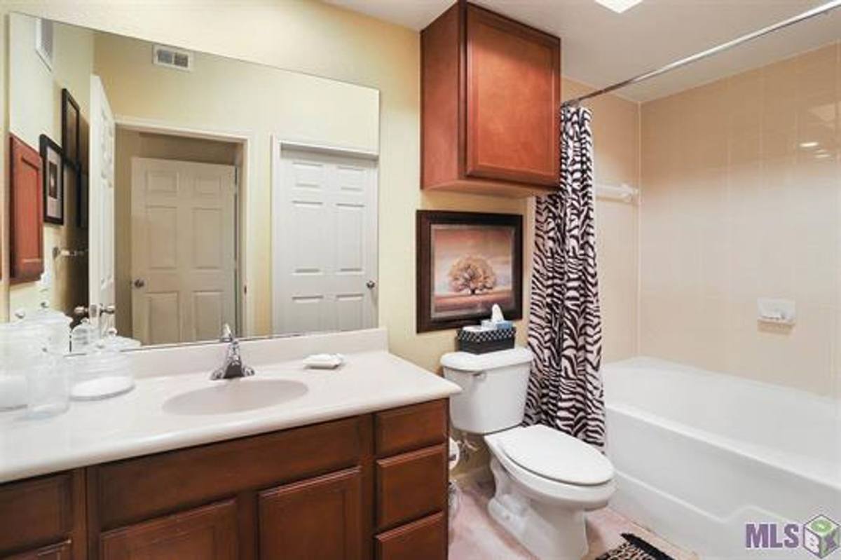Apartment for rent at 6765 Corporate Blvd, Baton Rouge, LA 70809