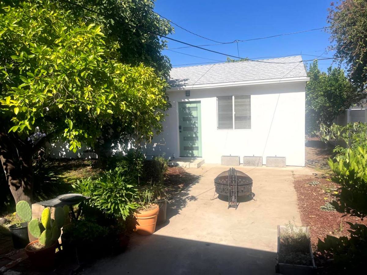 Apartment for rent at 5724 & 5726 Lemona Ave, Van Nuys, CA 91411