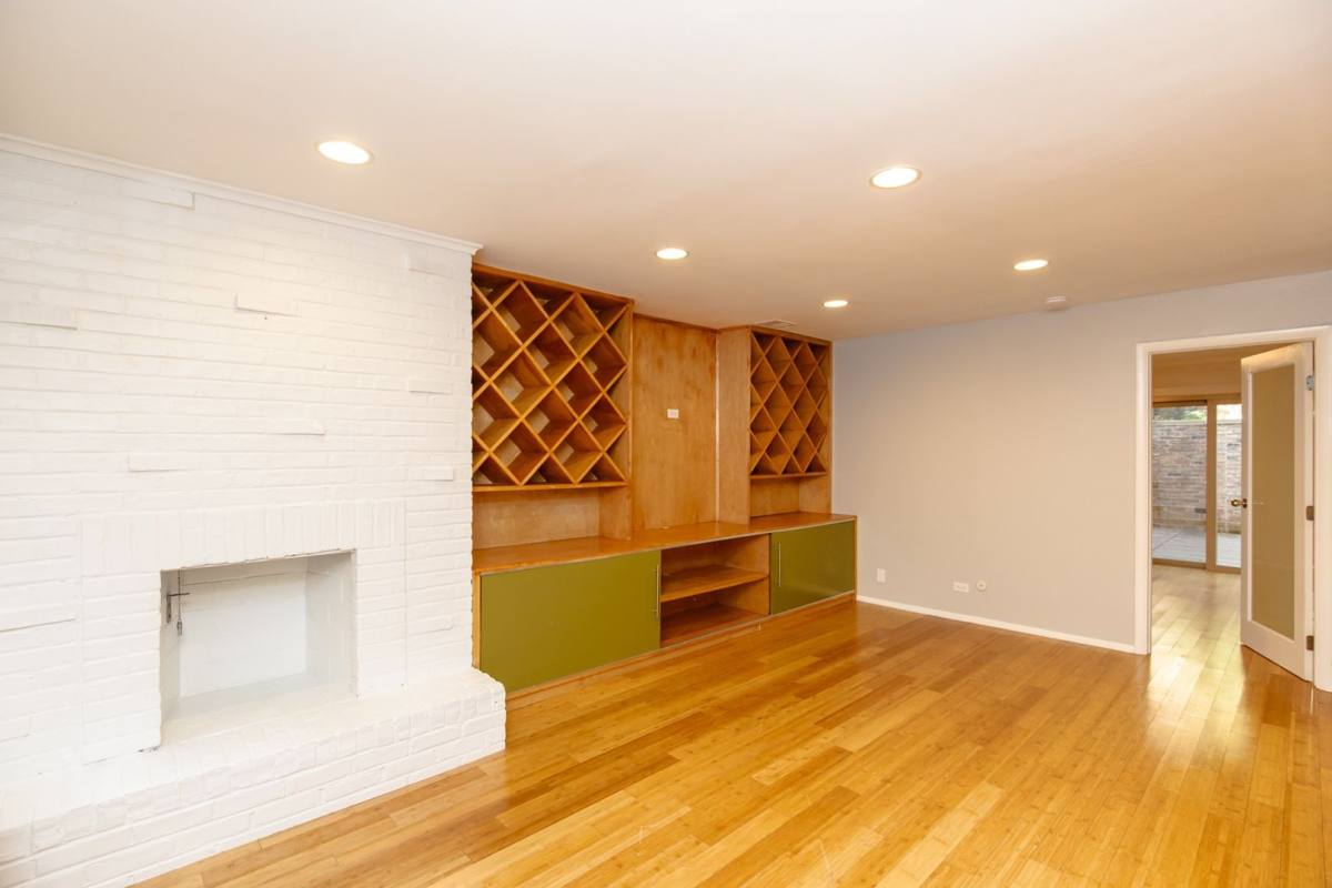 Apartment for rent at 663 W Melrose, Chicago, IL 60657