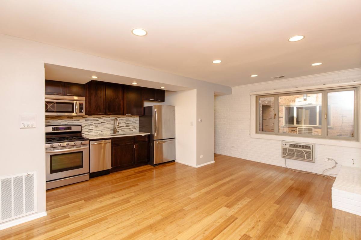 Apartment for rent at 663 W Melrose, Chicago, IL 60657