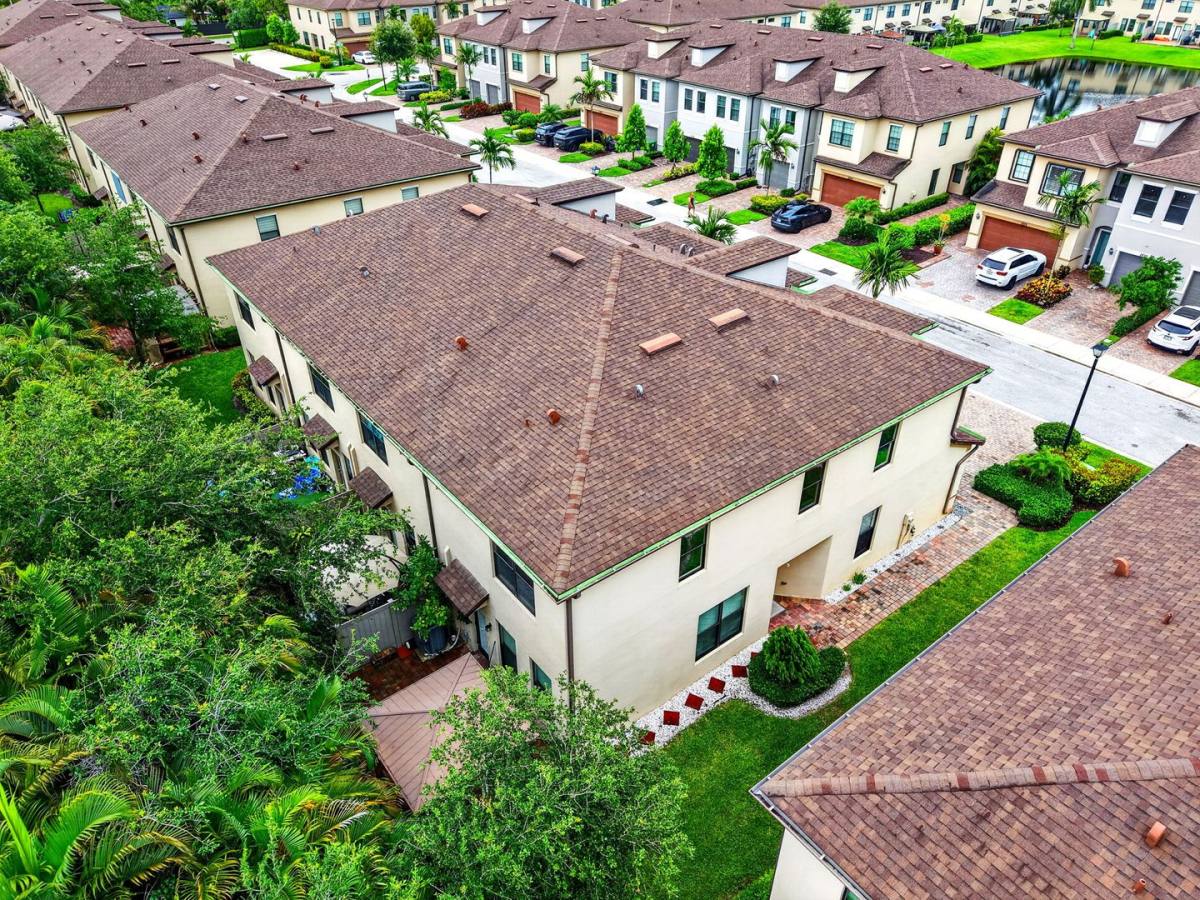Townhouse for rent at 2833 Troubadour St, West Palm Beach, FL 33406