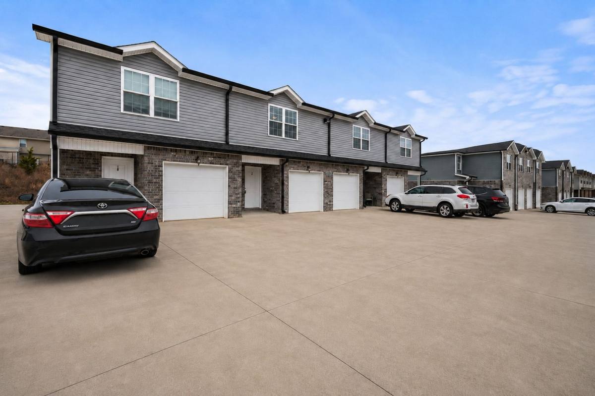 Apartment for rent at 1736 Manning Dr, Clarksville, TN 37042