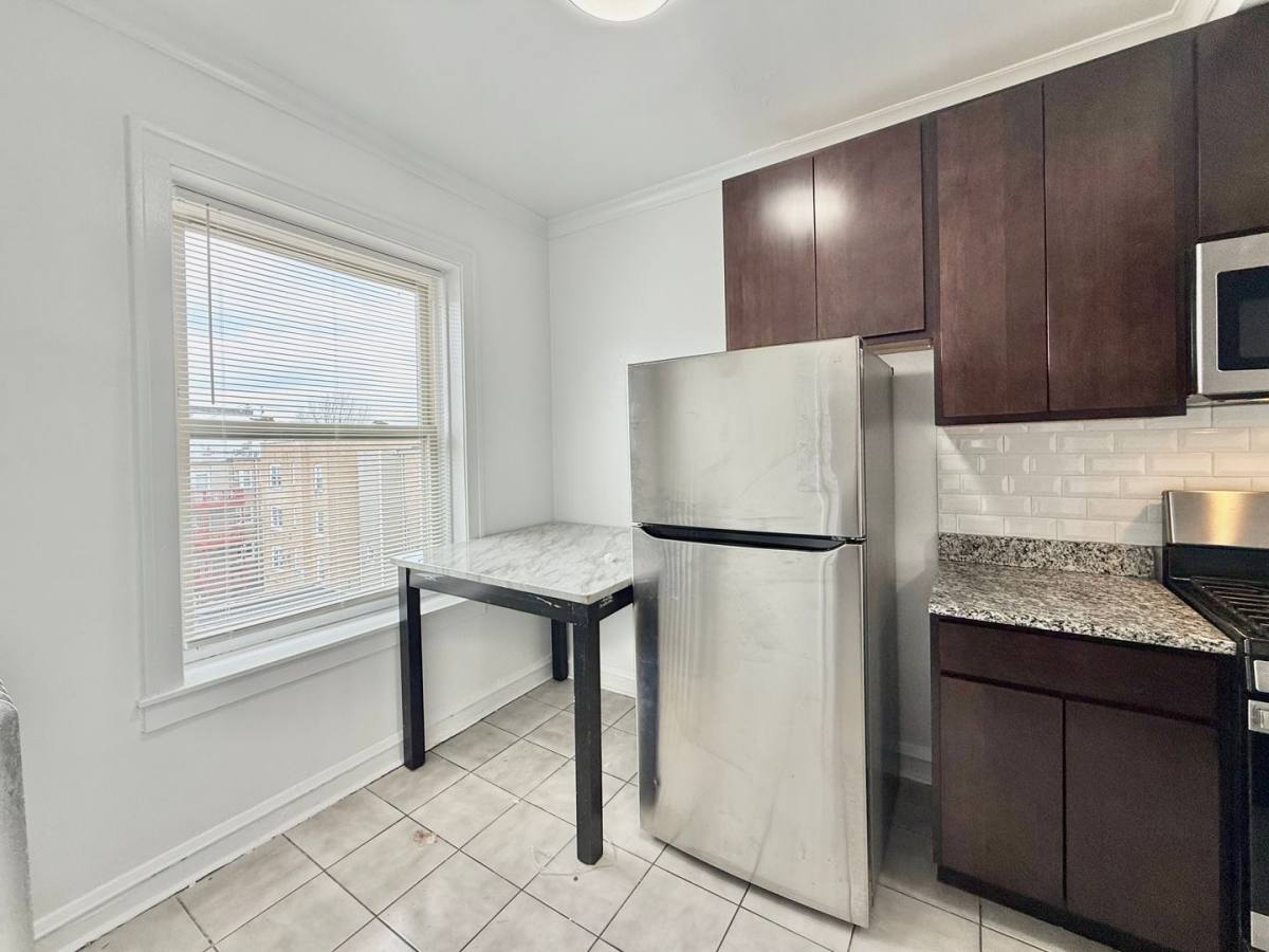 Apartment for rent at 6300-10 N Leavitt 2200-06 W Rosemont, Chicago, IL 60659
