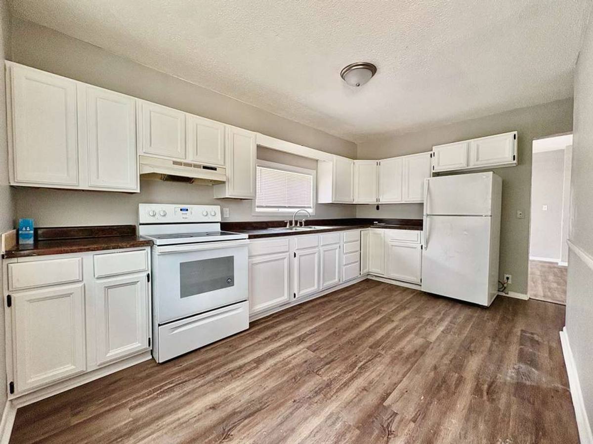 Apartment for rent at 3312 Mishawaka Ave, South Bend, IN 46615