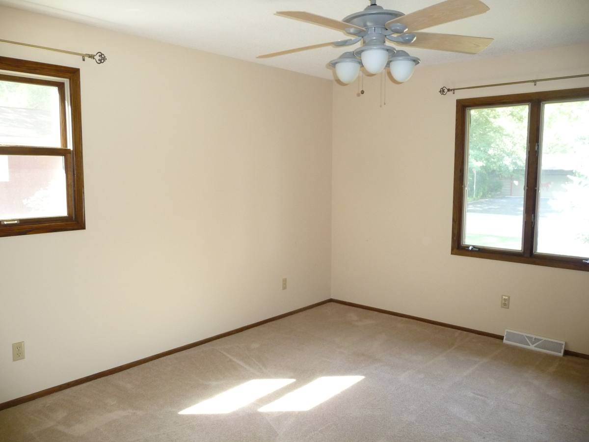 House for rent at 1047 Tyler St, Shakopee, MN 55379