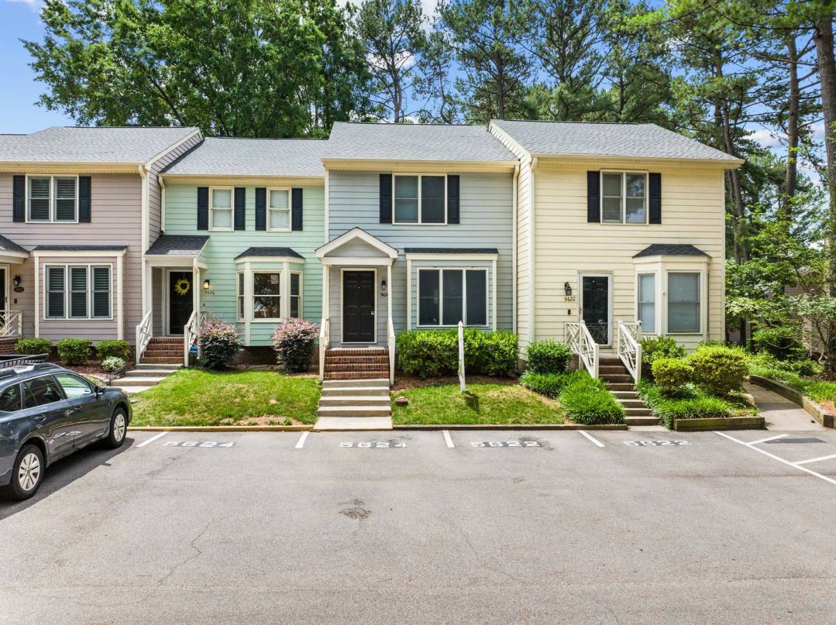 Townhouse for rent at 5624 Darrow Dr, Raleigh, NC 27612