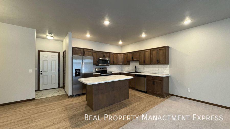 Townhouse for rent at 2415 E Copalis Place, Sioux Falls, SD 57108