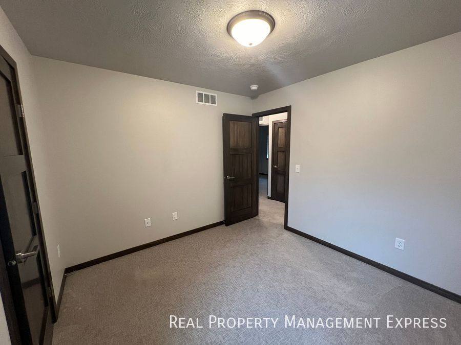 Townhouse for rent at 2415 E Copalis Place, Sioux Falls, SD 57108