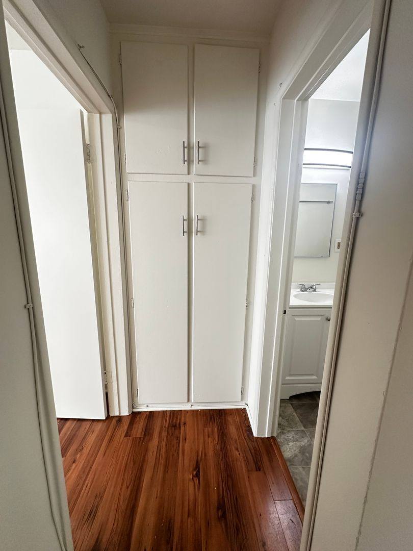 Apartment for rent at 1049 Allen Ave; 1051 Ave, Glendale, CA 91202