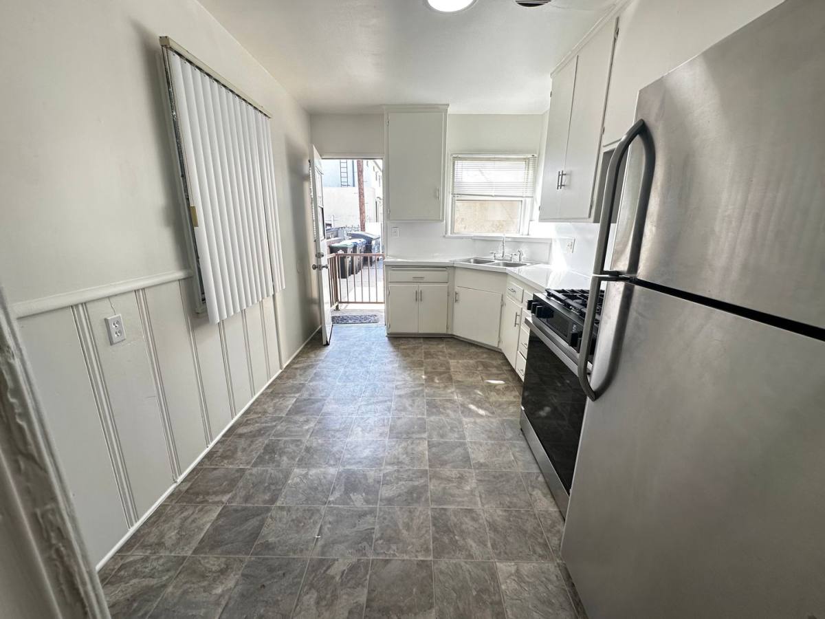 Apartment for rent at 1049 Allen Ave; 1051 Ave, Glendale, CA 91202