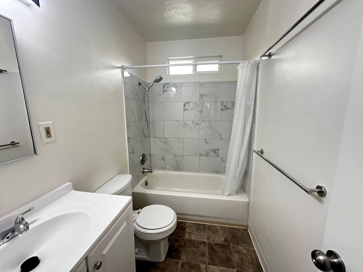 Apartment for rent at 1049 Allen Ave; 1051 Ave, Glendale, CA 91202