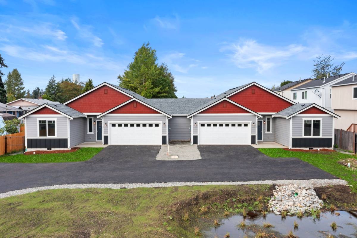 Townhouse for rent at 11725 -11727 4th Ave E, Tacoma, WA 98445