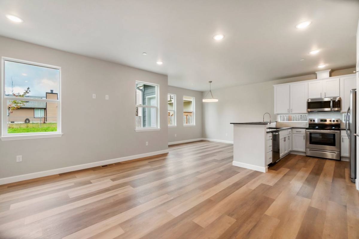 Townhouse for rent at 11725 -11727 4th Ave E, Tacoma, WA 98445