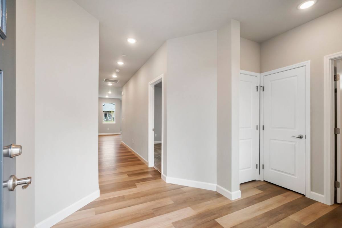 Townhouse for rent at 11725 -11727 4th Ave E, Tacoma, WA 98445