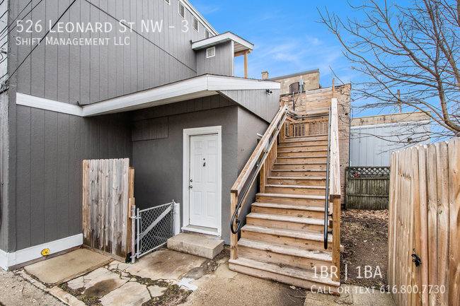 House for rent at 526 Leonard St NW #3, Grand Rapids, MI 49504