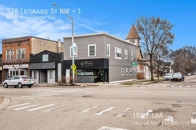 House for rent at 526 Leonard St NW #3, Grand Rapids, MI 49504