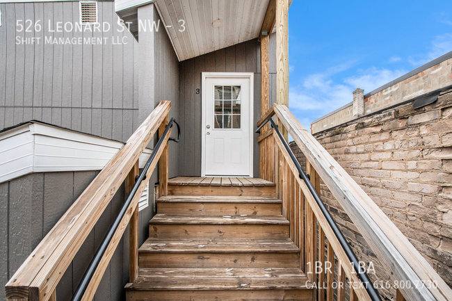 House for rent at 526 Leonard St NW #3, Grand Rapids, MI 49504