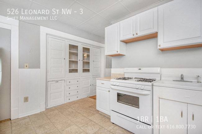 House for rent at 526 Leonard St NW #3, Grand Rapids, MI 49504