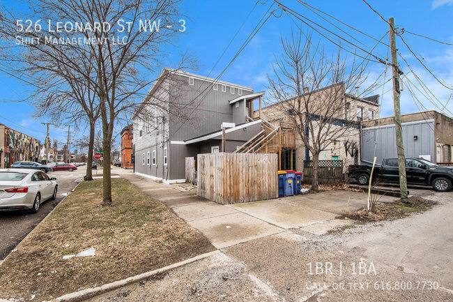 House for rent at 526 Leonard St NW #3, Grand Rapids, MI 49504