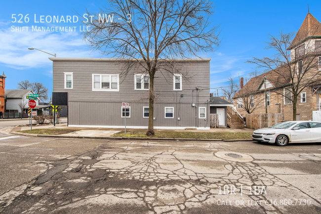 House for rent at 526 Leonard St NW #3, Grand Rapids, MI 49504