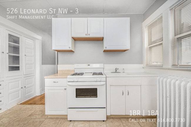 House for rent at 526 Leonard St NW #3, Grand Rapids, MI 49504