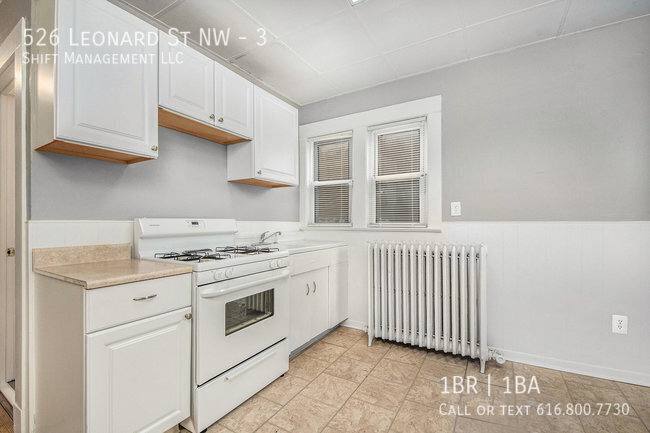 House for rent at 526 Leonard St NW #3, Grand Rapids, MI 49504