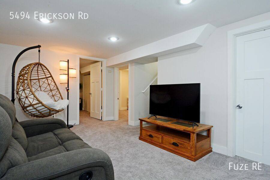 House for rent at 5494 Erickson Rd, Saint Paul, MN 55112