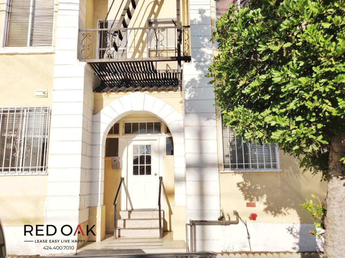 Apartment for rent at 1839 W 12th St #304, Los Angeles, CA 90006