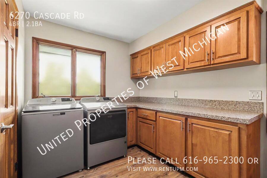 House for rent at 6270 Cascade Rd, Grand Rapids, MI 49546
