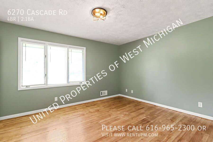 House for rent at 6270 Cascade Rd, Grand Rapids, MI 49546