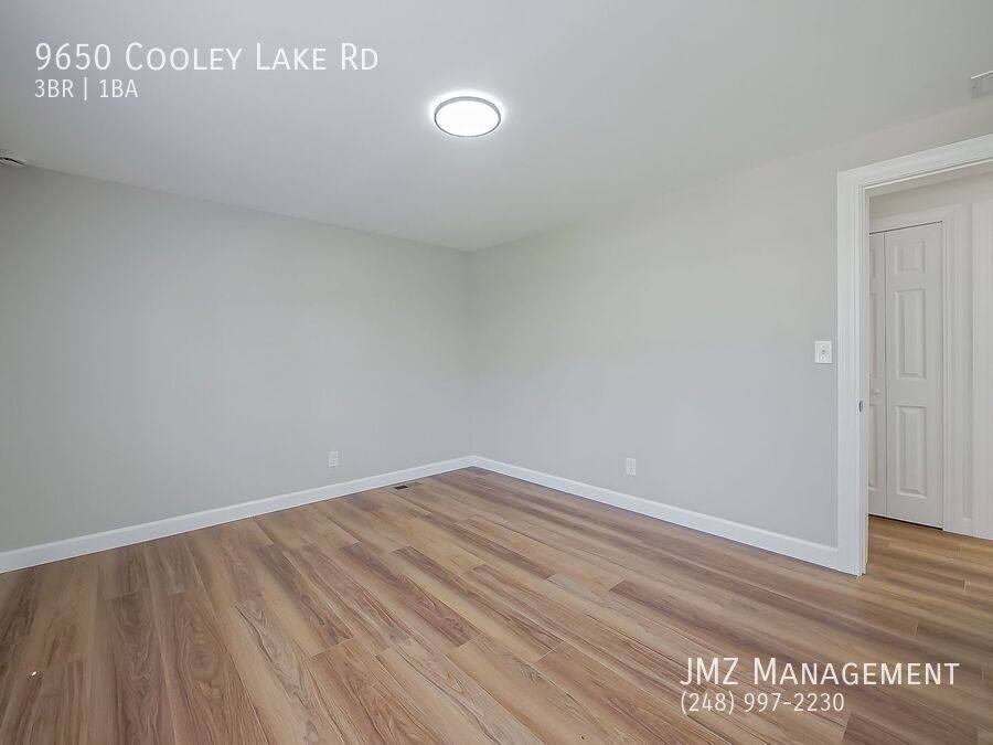 House for rent at 9650 Cooley Lake Rd, White Lake, MI 48386
